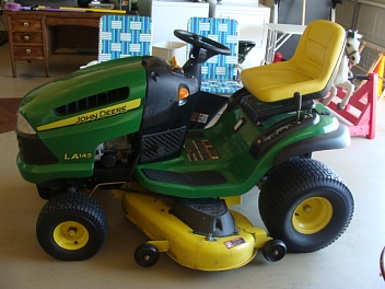   JOHN DEERE () LA145