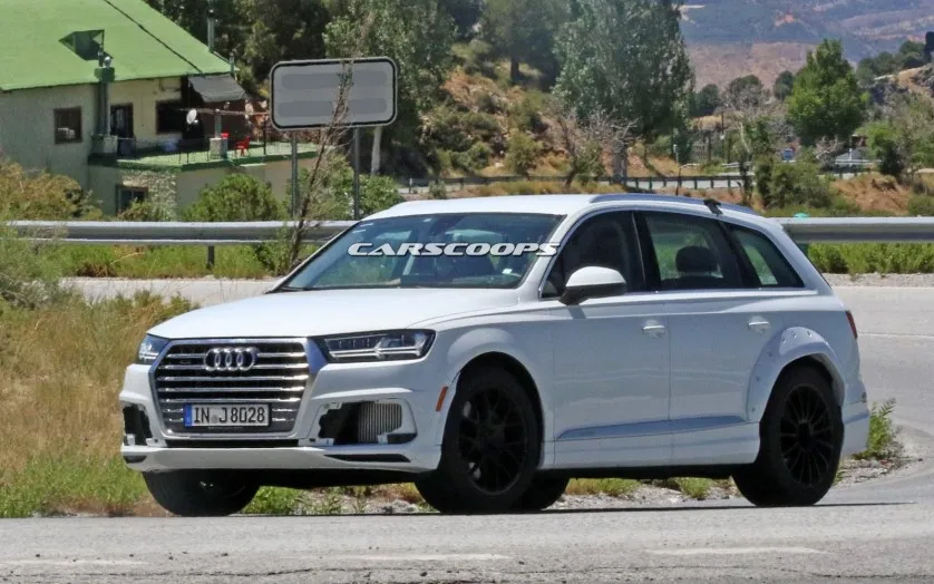  Audi Q8   