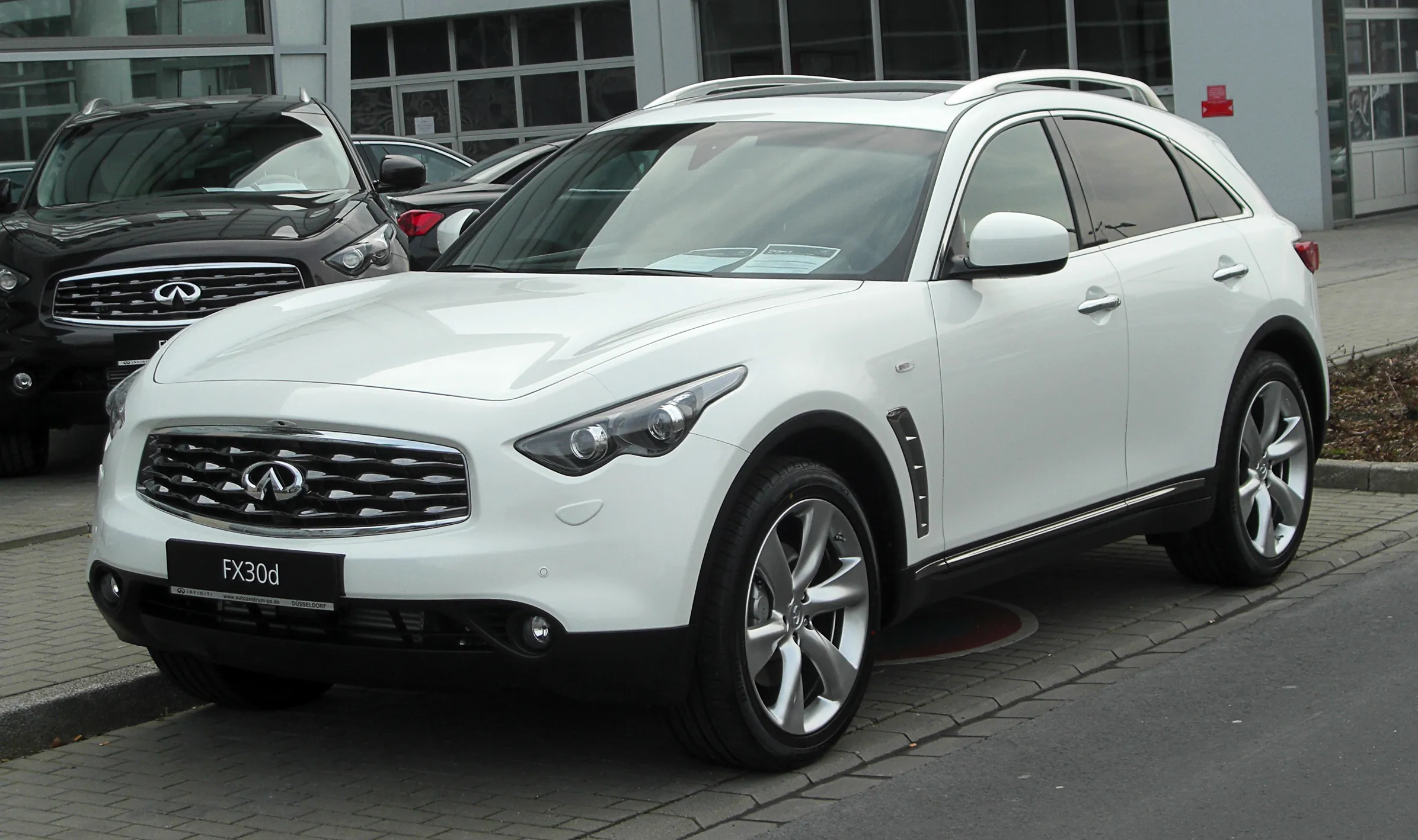 Infiniti fx30. Инфинити fx35 2011. Infiniti fx35 2010. Infiniti fx37s белый.